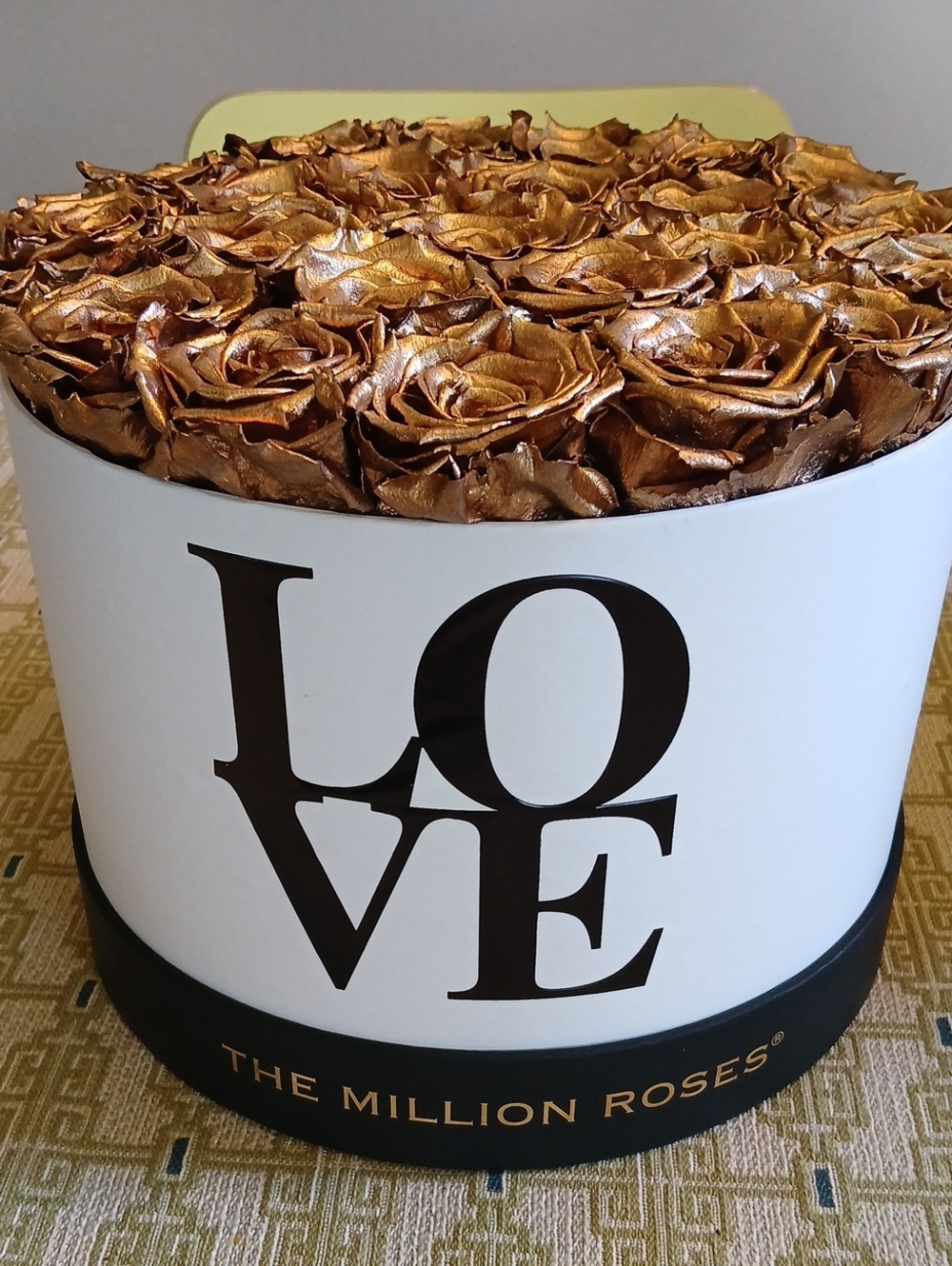 The Million Roses LOVE - Gold Preserved Roses